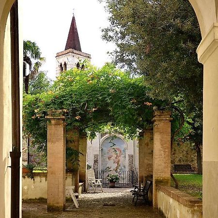 Ostello Palazzo Pierantoni Foligno Eksteriør billede
