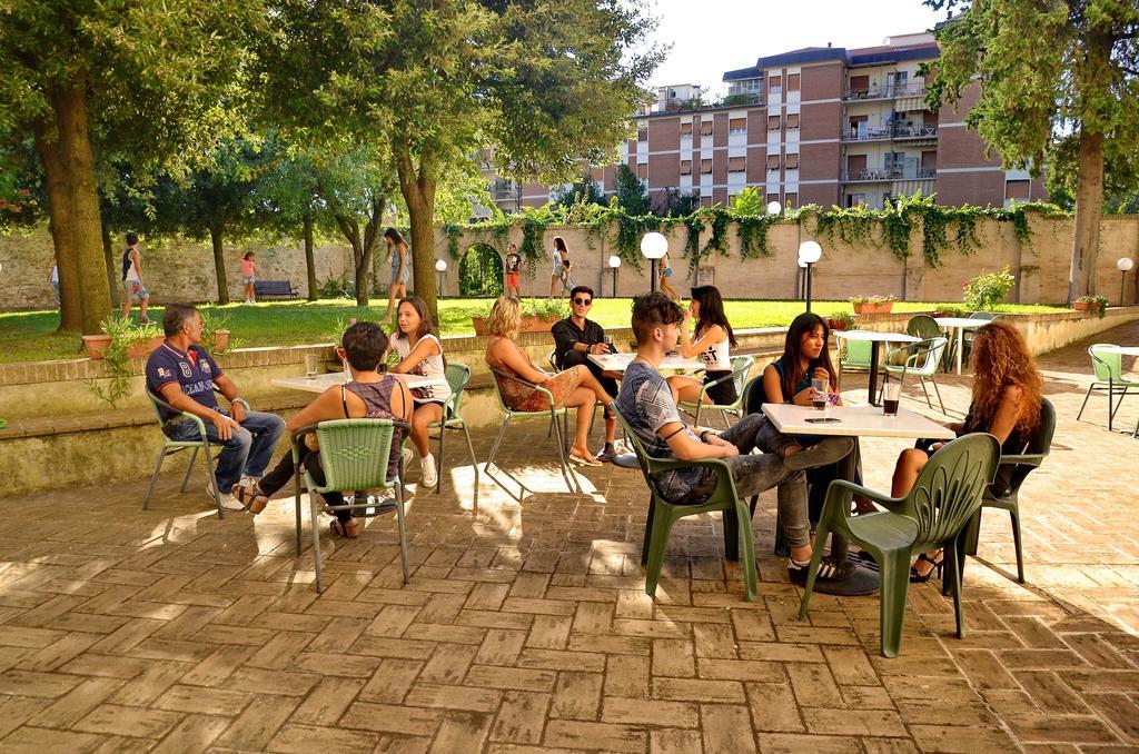Ostello Palazzo Pierantoni Foligno Eksteriør billede