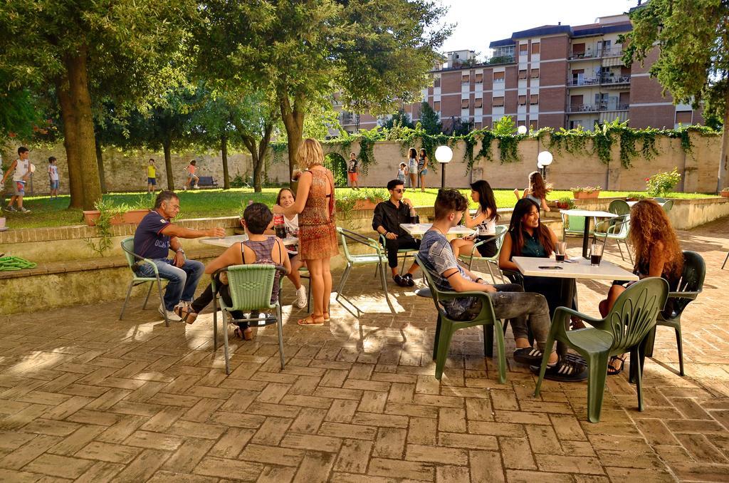 Ostello Palazzo Pierantoni Foligno Eksteriør billede