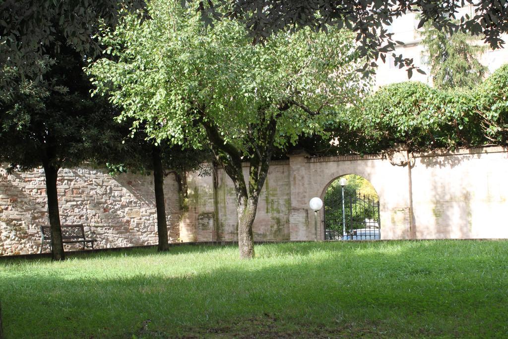 Ostello Palazzo Pierantoni Foligno Eksteriør billede