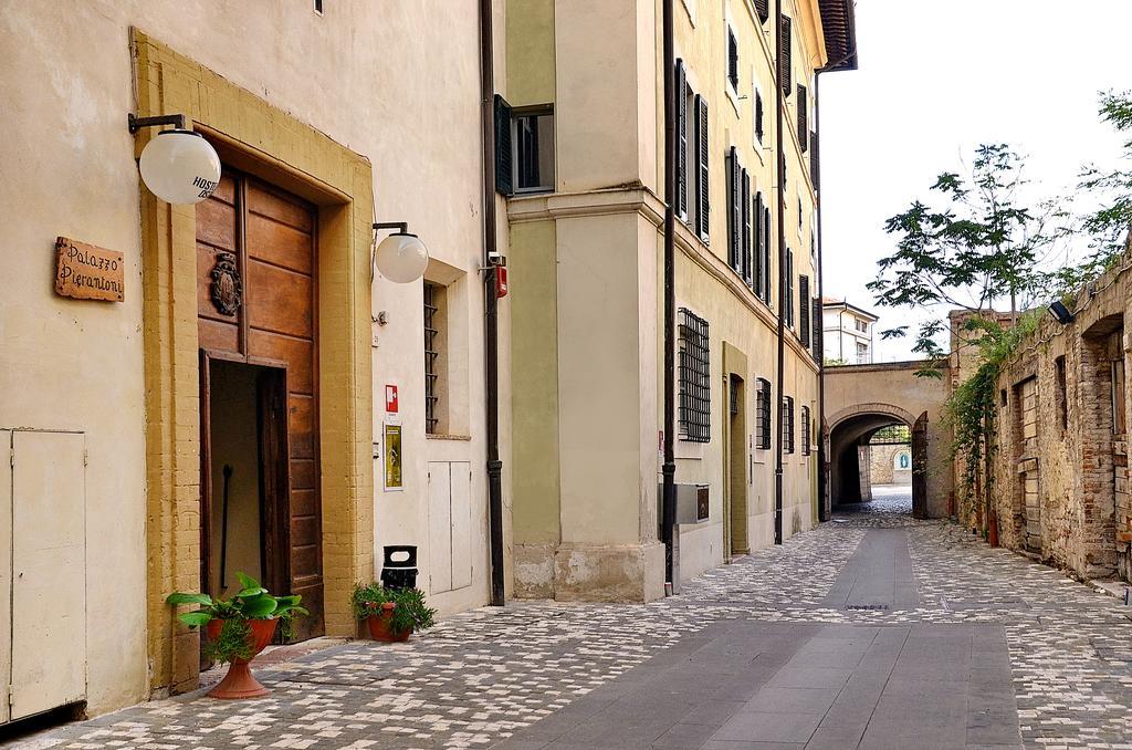 Ostello Palazzo Pierantoni Foligno Eksteriør billede