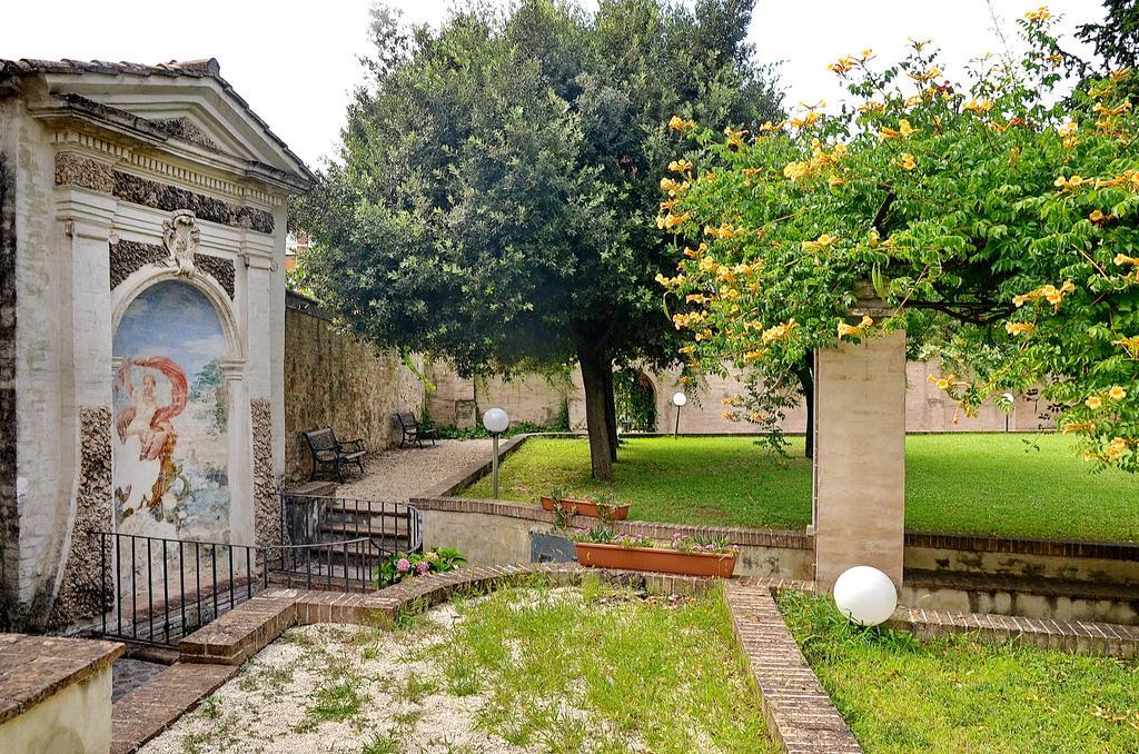 Ostello Palazzo Pierantoni Foligno Eksteriør billede