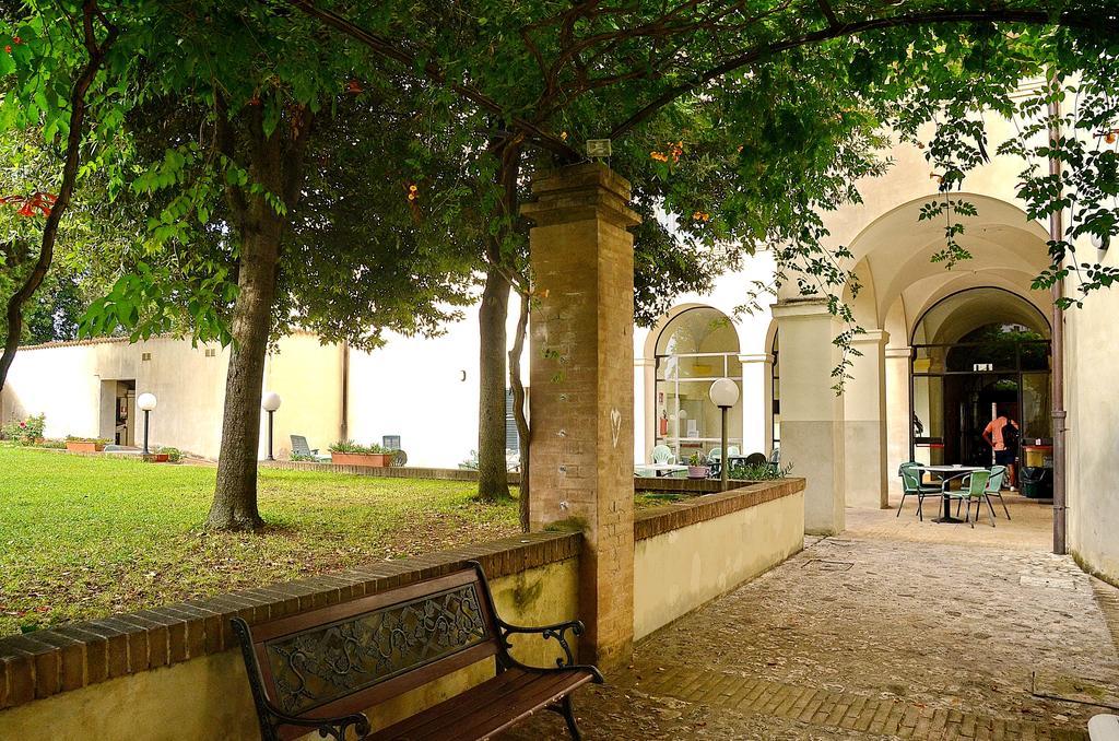 Ostello Palazzo Pierantoni Foligno Eksteriør billede