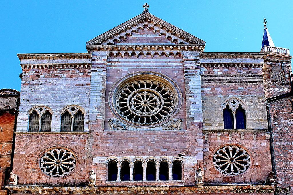 Ostello Palazzo Pierantoni Foligno Eksteriør billede