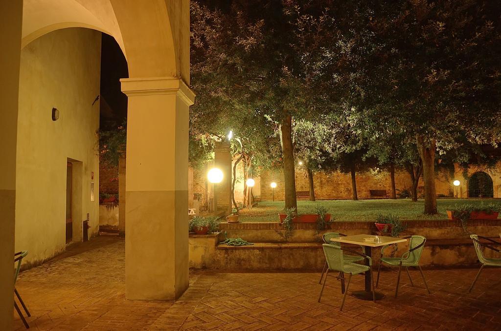 Ostello Palazzo Pierantoni Foligno Eksteriør billede