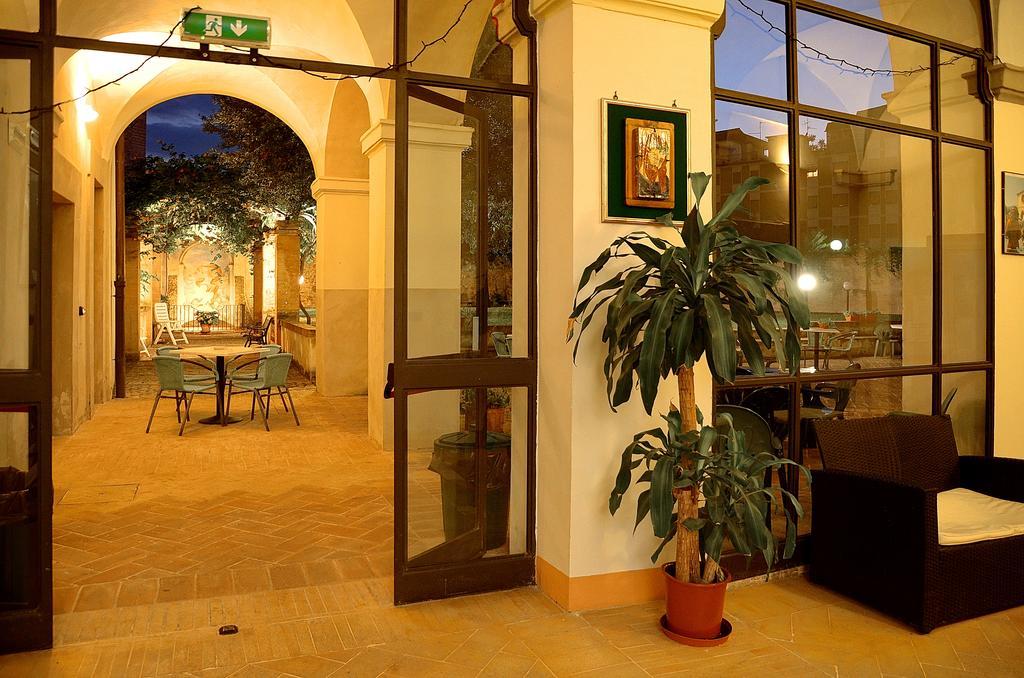 Ostello Palazzo Pierantoni Foligno Eksteriør billede