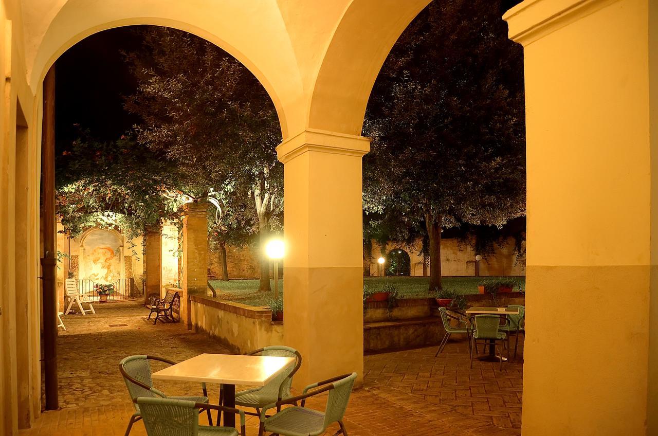 Ostello Palazzo Pierantoni Foligno Eksteriør billede