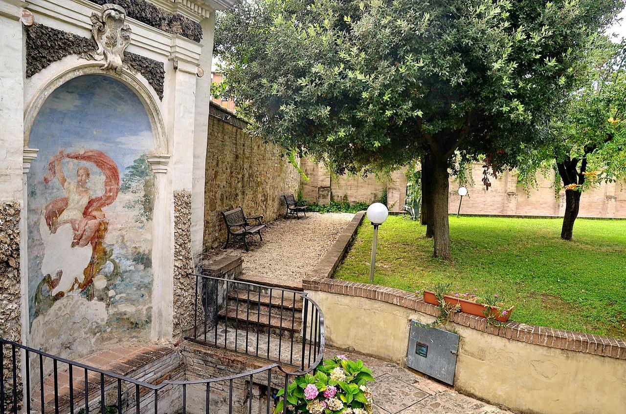 Ostello Palazzo Pierantoni Foligno Eksteriør billede
