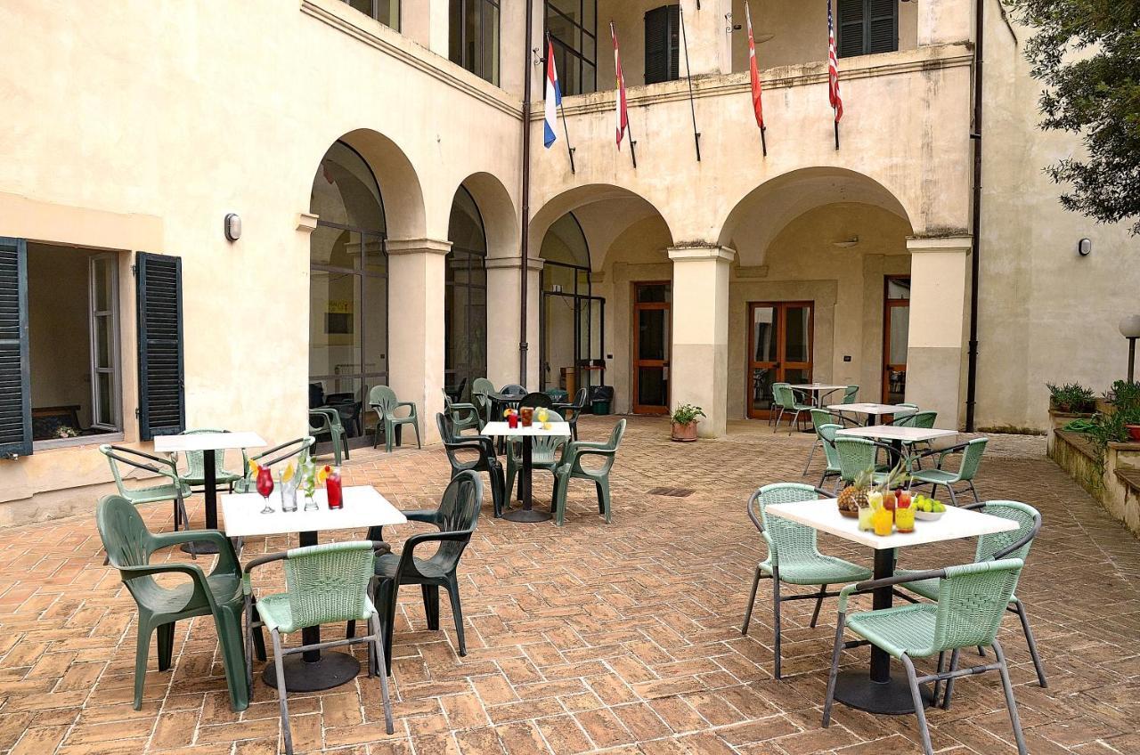 Ostello Palazzo Pierantoni Foligno Eksteriør billede