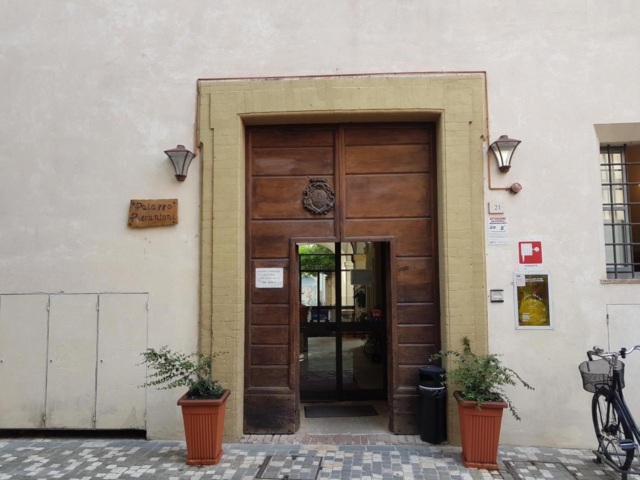 Ostello Palazzo Pierantoni Foligno Eksteriør billede