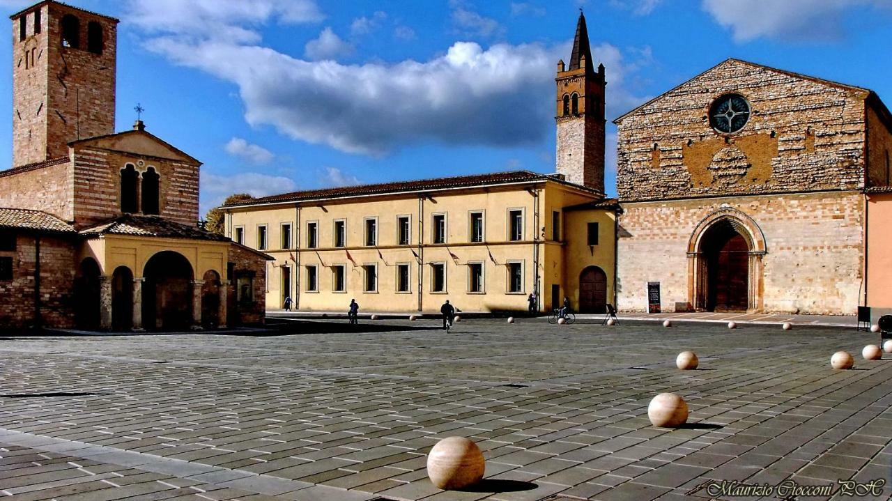 Ostello Palazzo Pierantoni Foligno Eksteriør billede