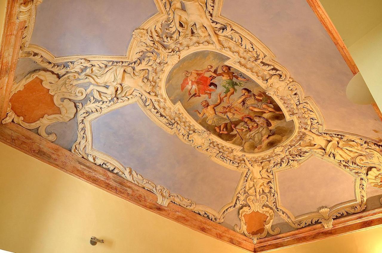 Ostello Palazzo Pierantoni Foligno Eksteriør billede